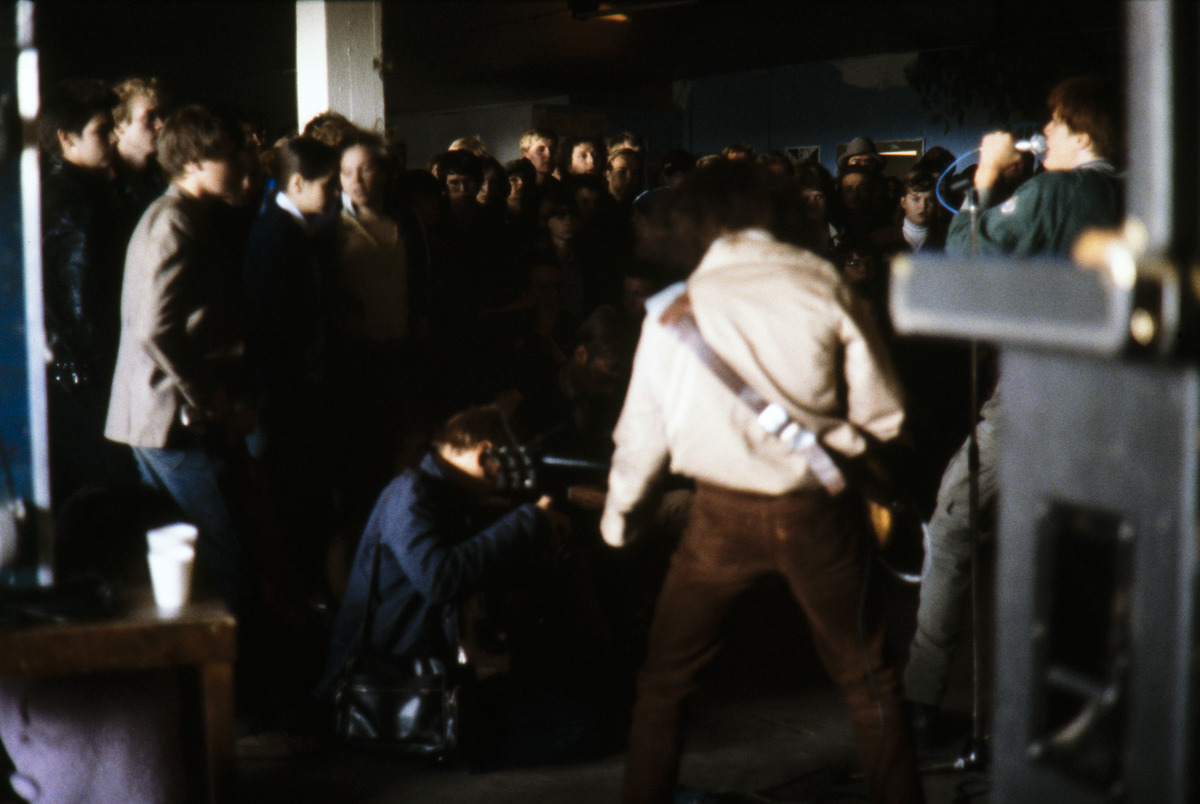 Yleisöä Pelle Miljoonan keikalla 1980-luvun alussa.