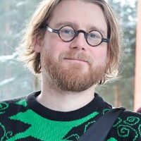 Pauli Rautiainen, henkilö, jolla silmälasit ja vihreäkuvioinen paita