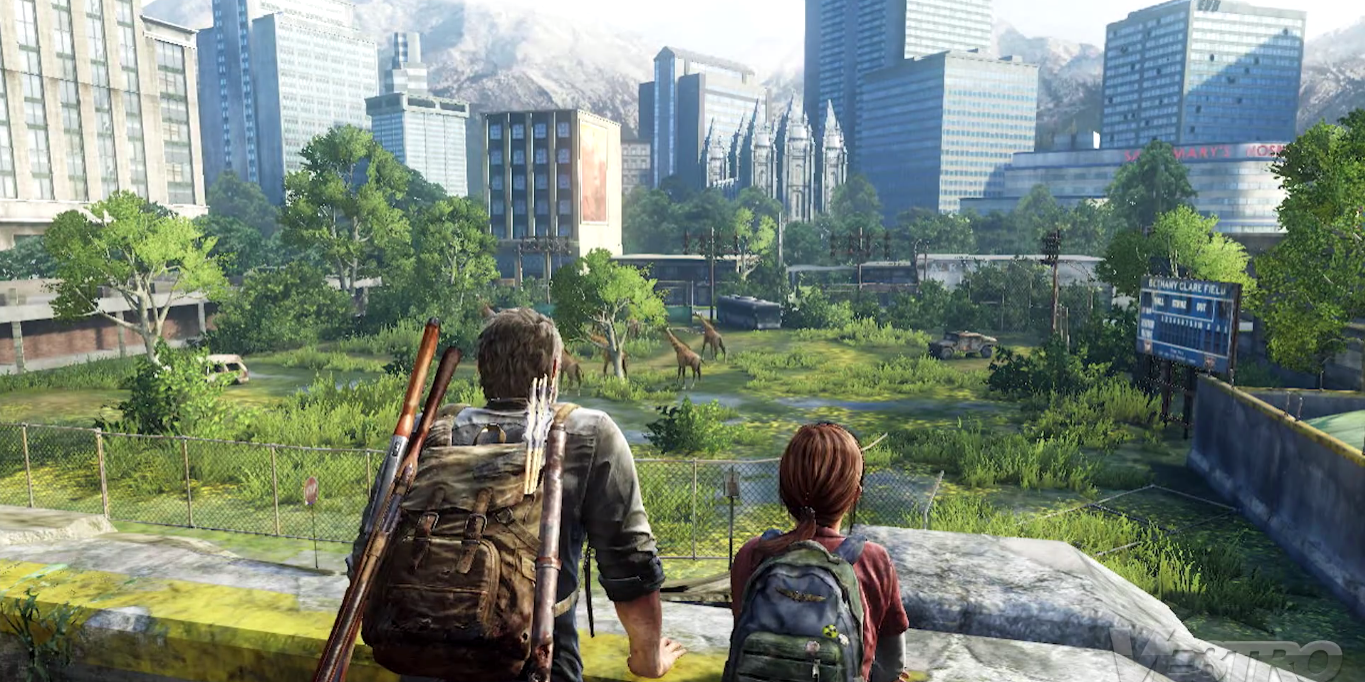 Kuvakaappaus The Last of Us -videopelistä. Pelin päähenkilöt Joel ja Ellie katselevat vehreää aavekaupunkia.
